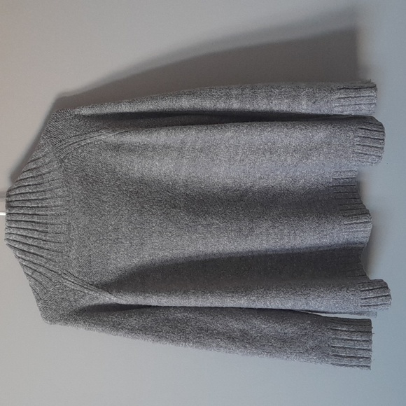 H&M Sweater - Picture 5 of 6